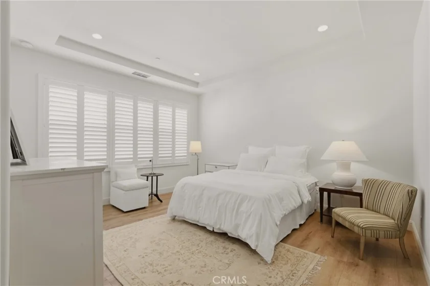 240 Mayfair photo 5