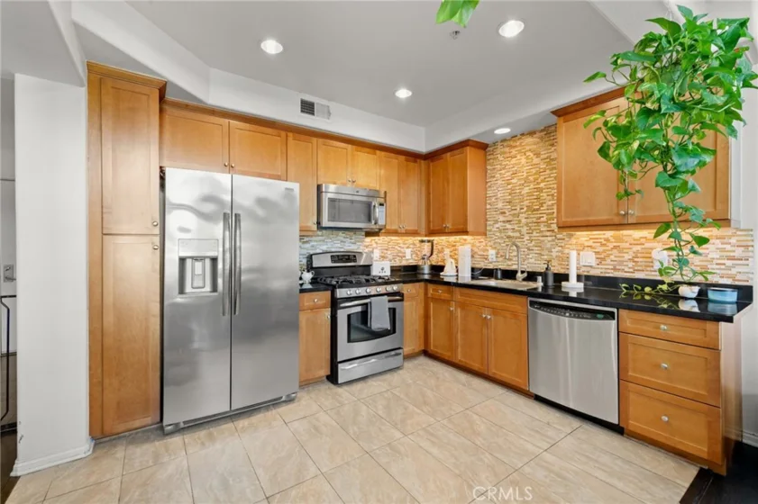 360 W Avenue 26 #401 photo 2