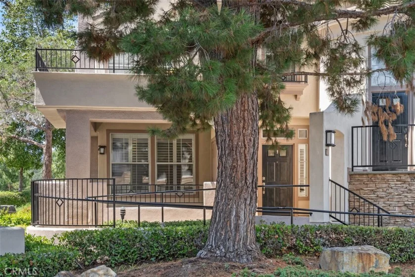 141 La Mirage Circle photo 1