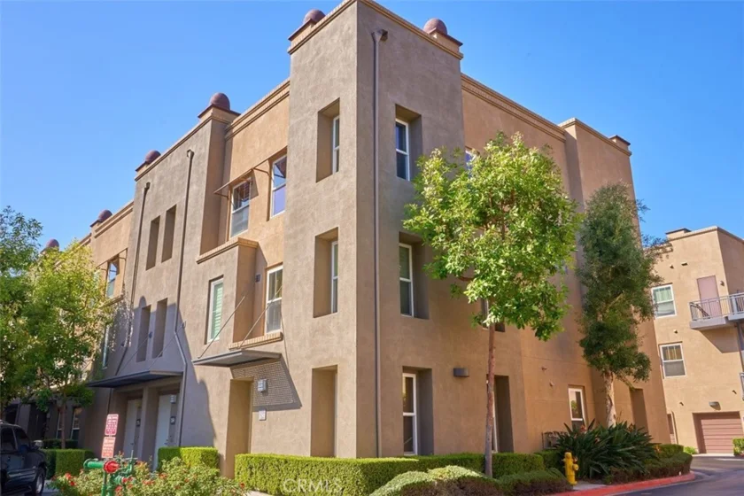 180 Village Court photo 1