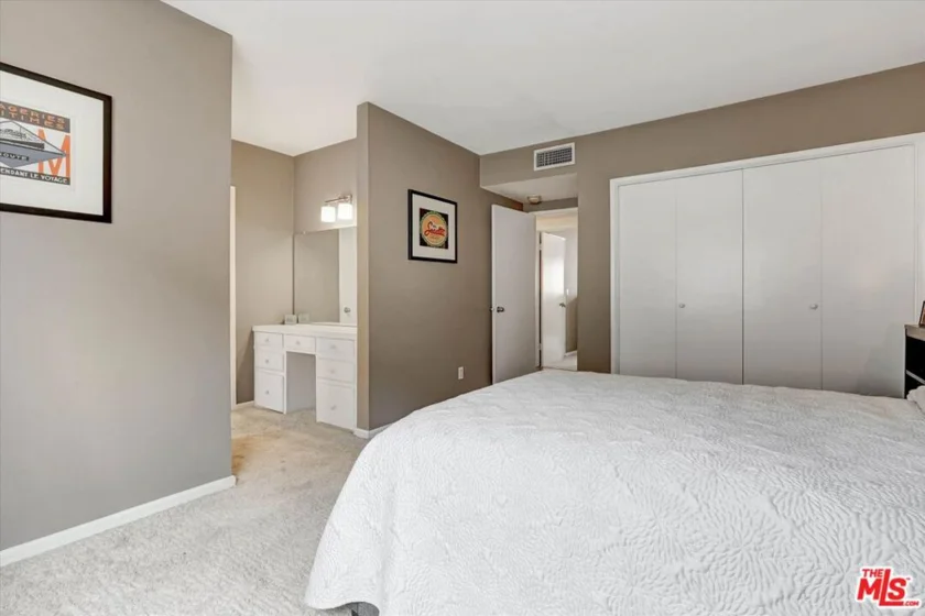 1828 Barry Avenue #4 photo 15
