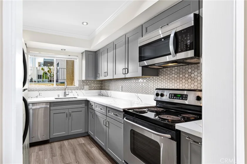 6151 Canterbury Drive #104 photo 9