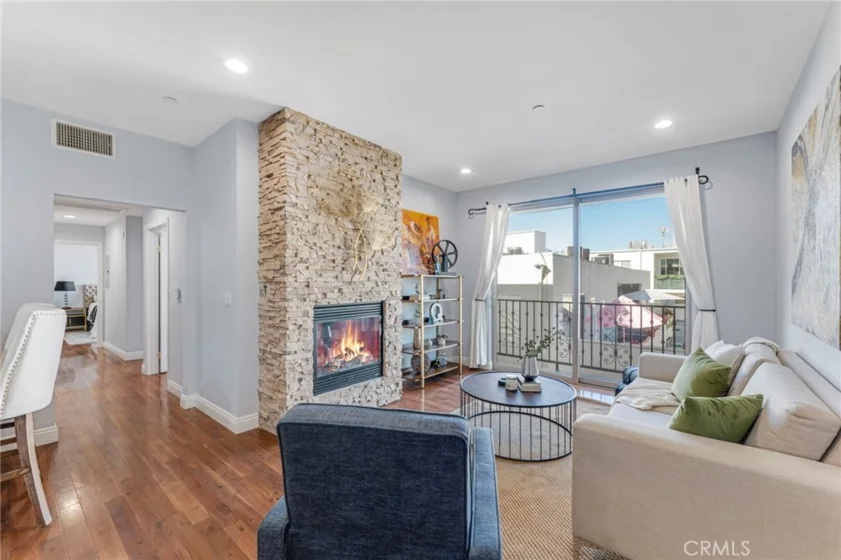 4550 Coldwater Canyon Avenue #303 photo 1