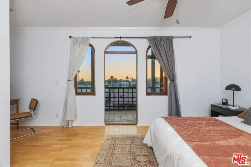 828 N Hudson Avenue #214 photo 2