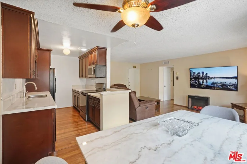 5403 Newcastle Avenue #18 photo 1