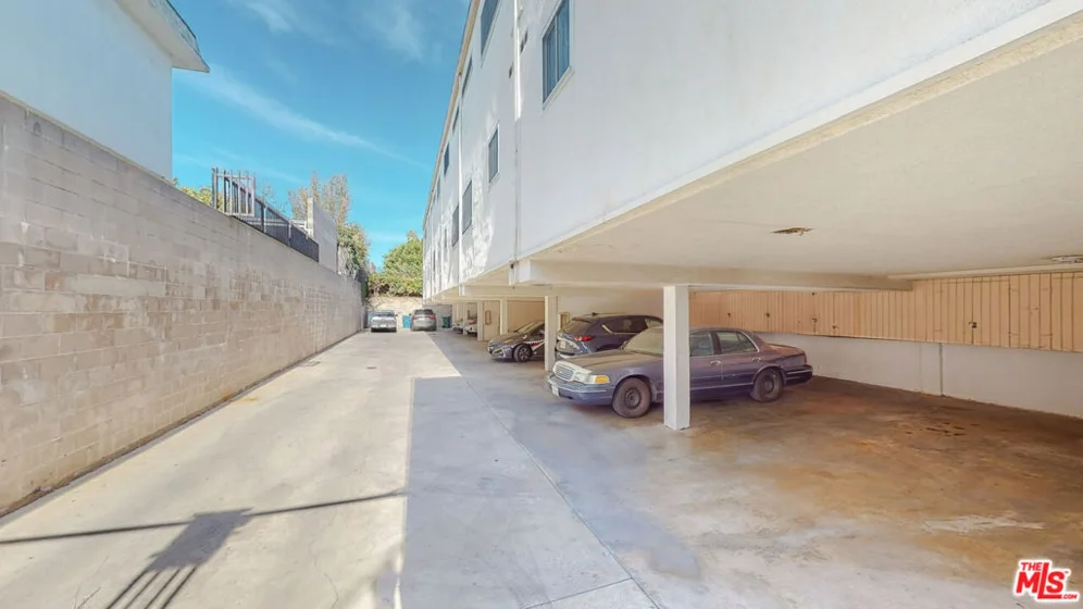 141 W Hillcrest Boulevard #2 photo 34