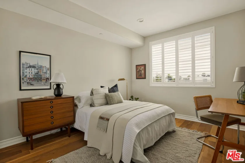 837 N Hudson Avenue #402 photo 9
