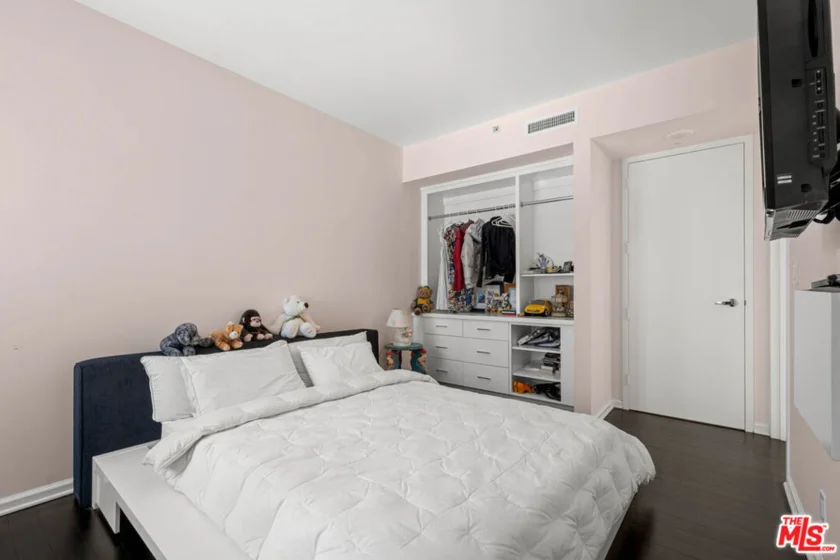 10520 Wilshire Boulevard #802 photo 15