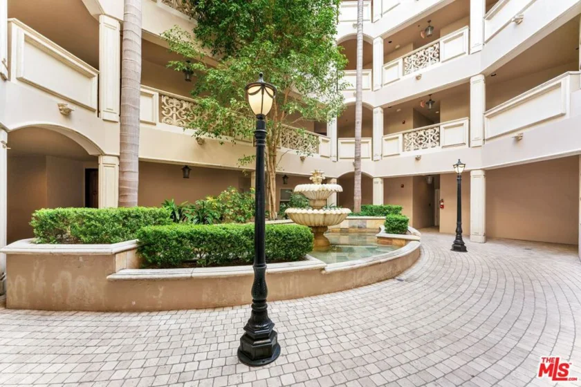 850 N Croft Avenue #302 photo 29
