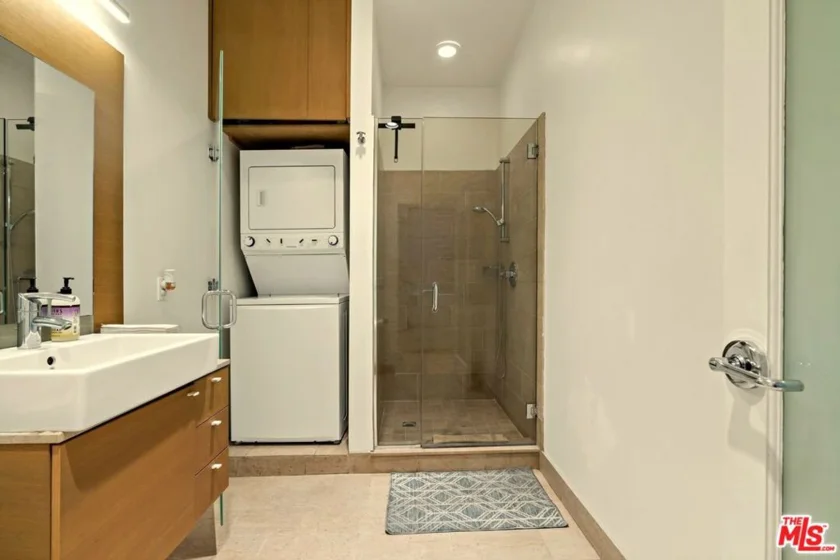 631 N Larchmont Boulevard #2 photo 4