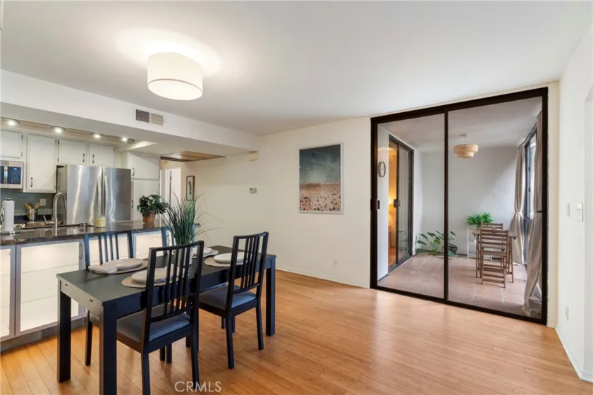 740 N Kings Road #208 photo 3
