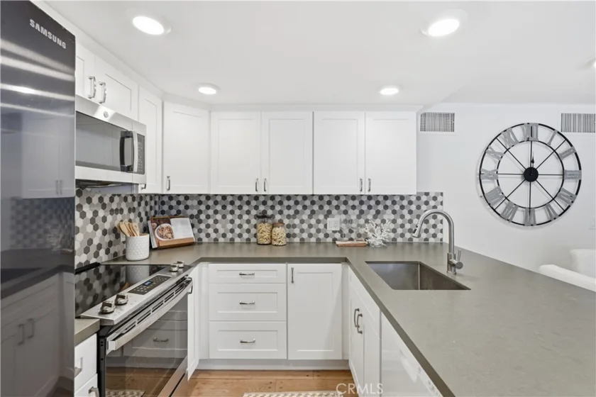 6126 N Marina Pacifica photo 11
