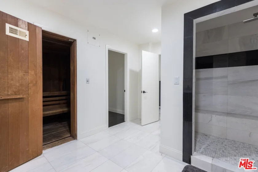 121 S Palm Drive #401 photo 36