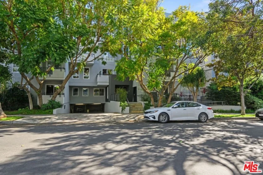1176 Wellesley Avenue #PH4 photo 1