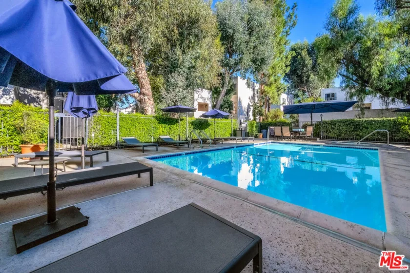 18411 Hatteras Street #114 photo 8
