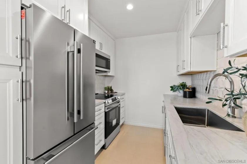 1907 Robinson Avenue #304 photo 3