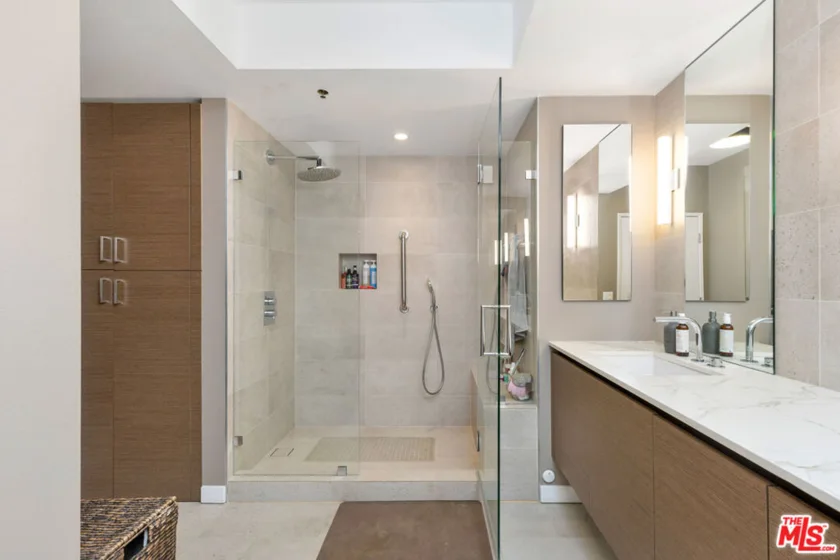 13600 Marina Pointe Drive #1906 photo 16