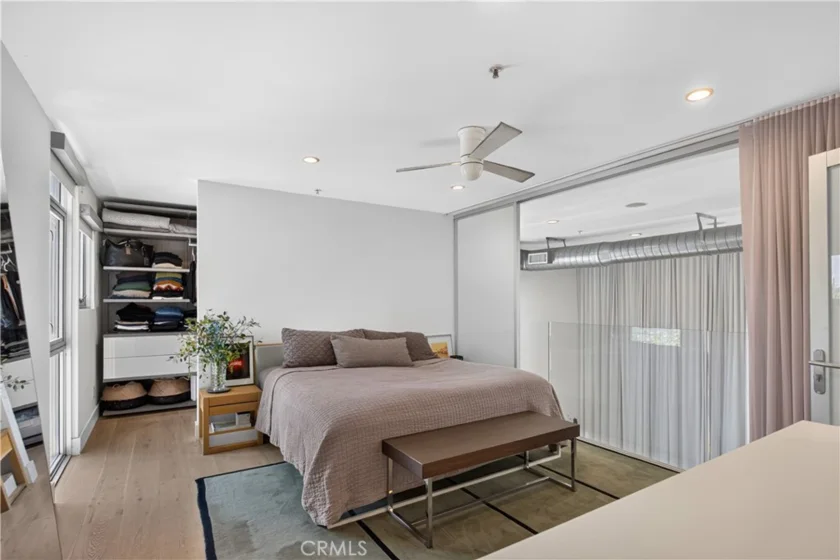 1037 N Laurel Avenue #1 photo 19