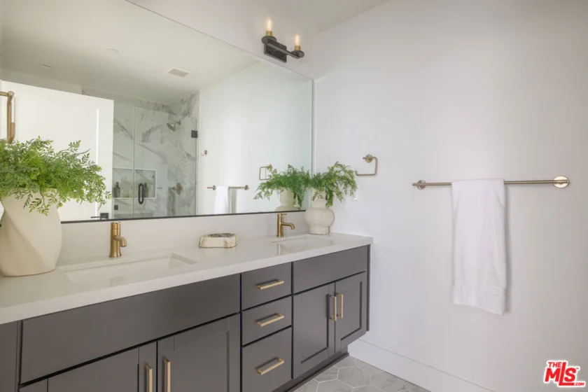 11222 W Victory Boulevard #2 photo 7