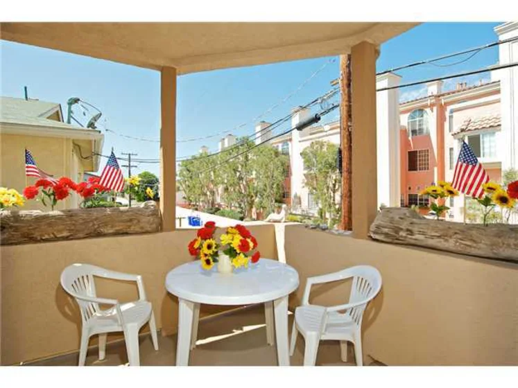 238 Daisy Avenue #4 photo 1