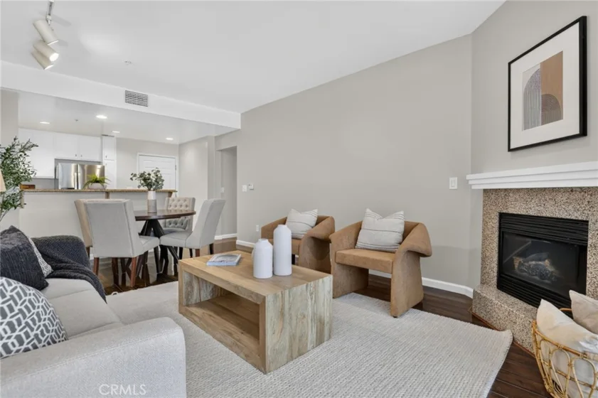 160 S Hudson Avenue #111 photo 10