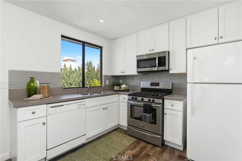 950 W Lambert #20 photo 3