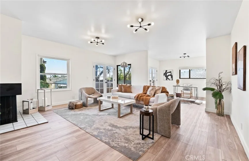 1133 N Clark Street photo 1