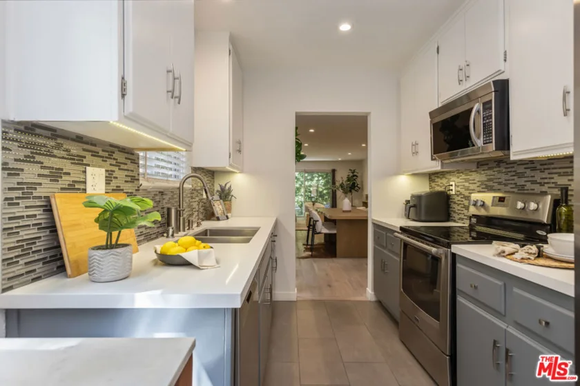 1045 N Kings Road #107 photo 11