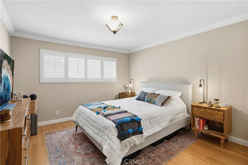 1154 S Barrington Avenue #213 photo 5