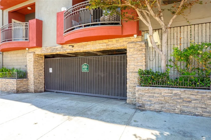 11124 Burbank Boulevard #101 photo 3