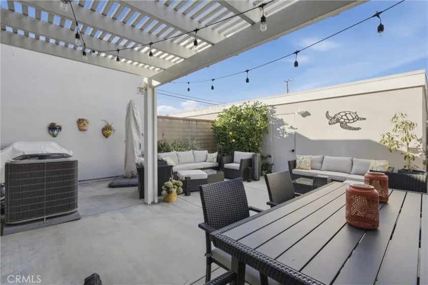 5583 Tiffany Avenue photo 19