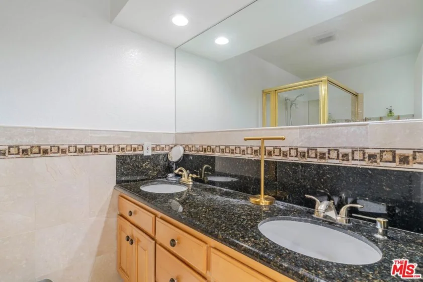 1121 E Wilson Avenue #12 photo 18