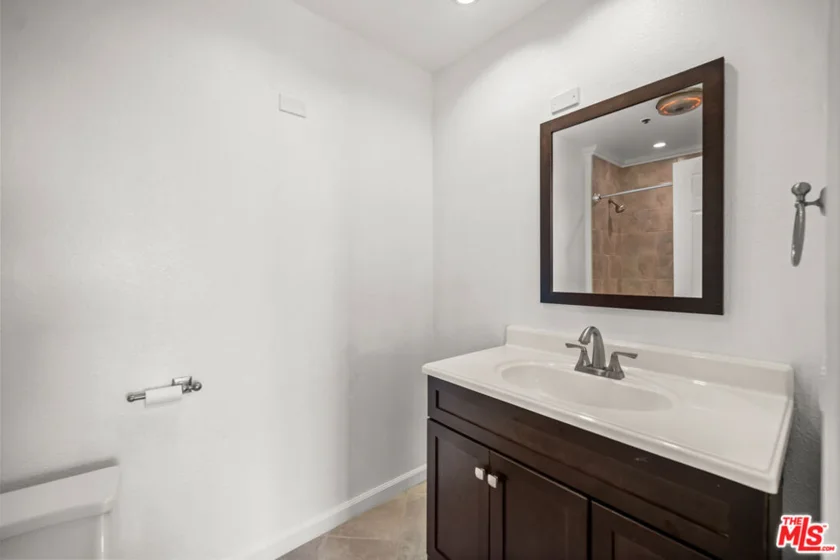 121 S Hope Street #518 photo 20