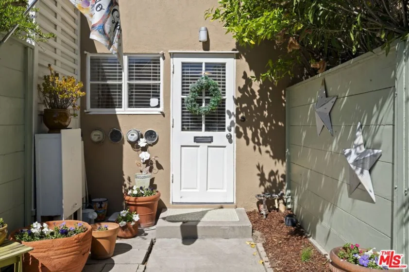 5464 Village Green photo 21
