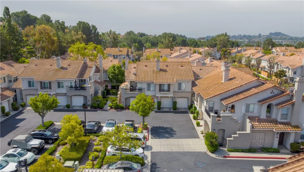 210 California Court photo 58