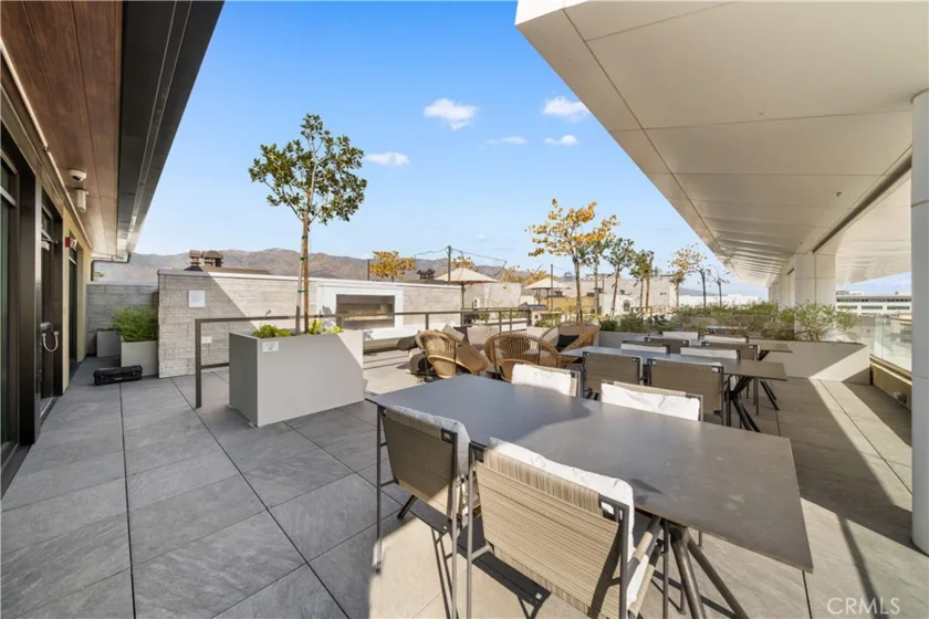 709 E Walnut Street #214 photo 33