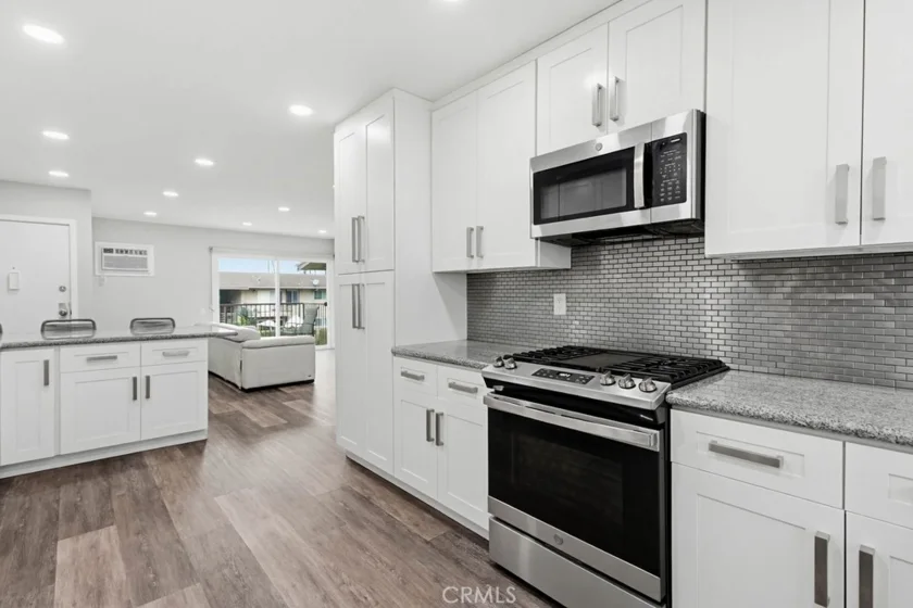 1860 W Glenoaks #L photo 10