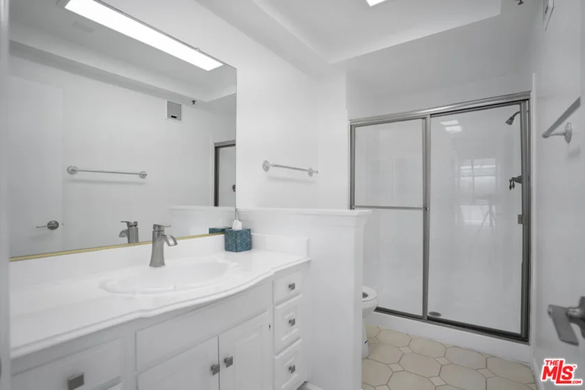 880 W 1st Street #622 photo 9