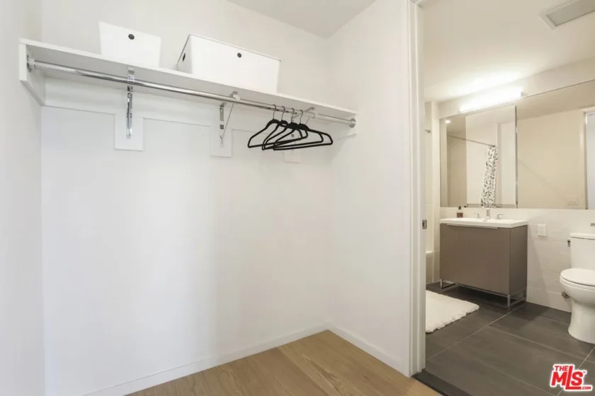 889 Francisco Street #909 photo 3