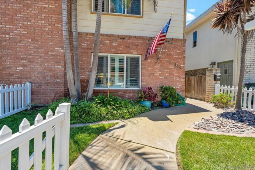 255 Daisy Avenue photo 20