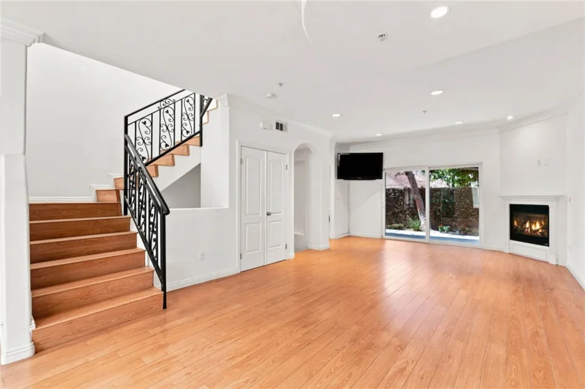 13629 Wyandotte #118 photo 2