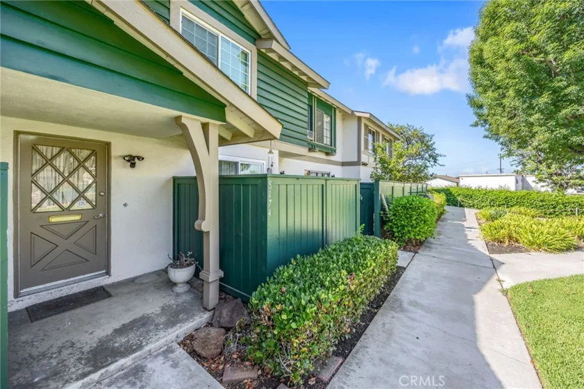 8174 Glengarry Green photo 4