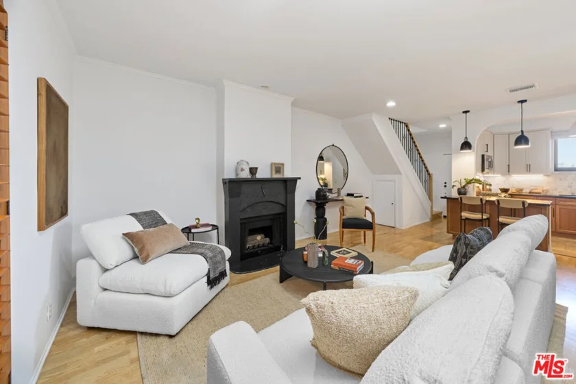 828 N Hudson Avenue #214 photo 3