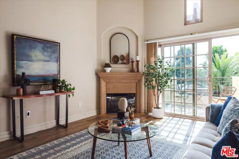 4601 Coldwater Canyon Avenue #304 photo 1