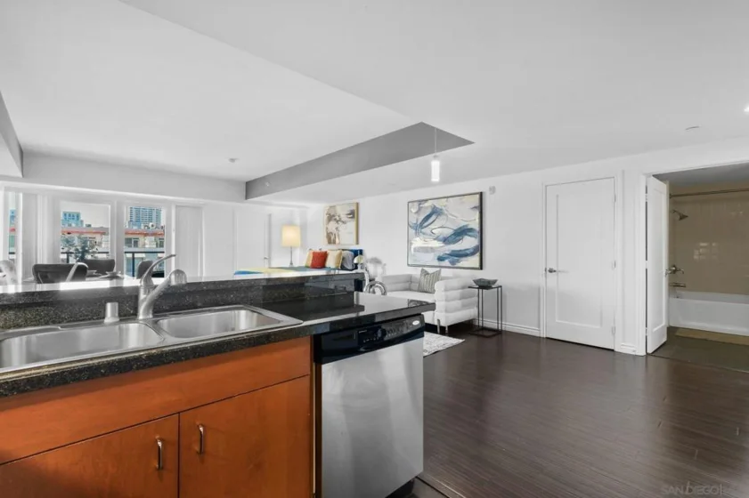 875 G Street #512 photo 32