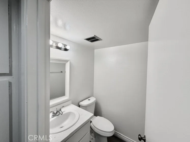 1021 W Lamark Lane photo 7