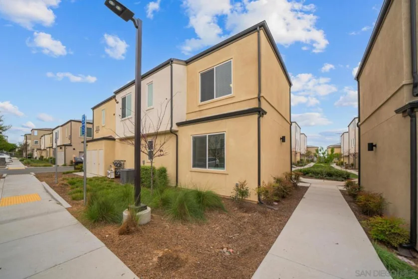 5223 Surfwalk Way #111 photo 25