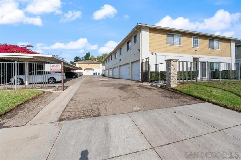 9210 Kenwood #D photo 1