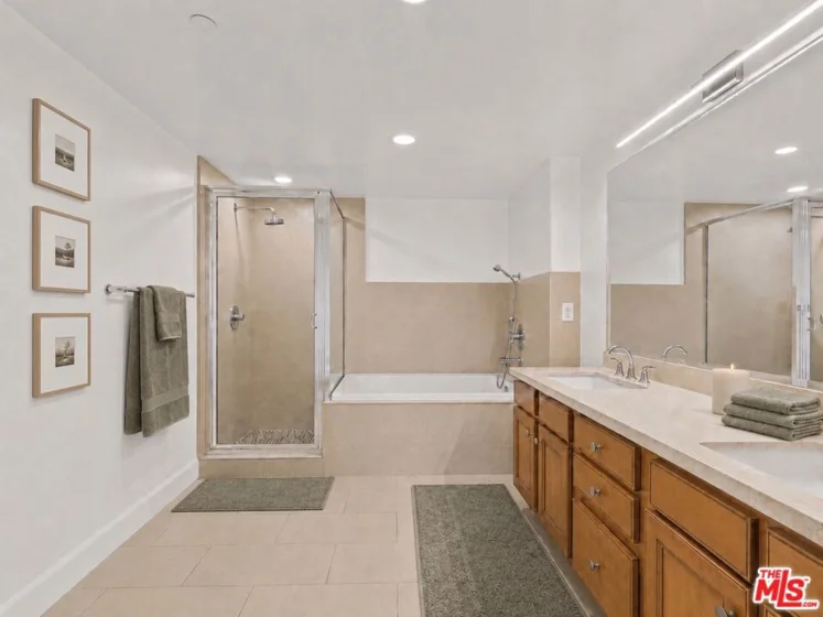 936 N Hudson Avenue #302 photo 4