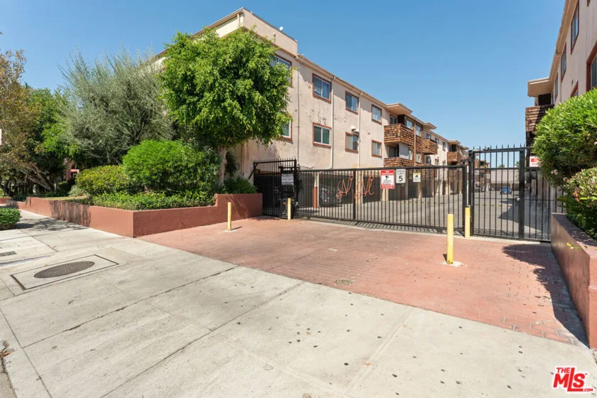 5414 Newcastle Avenue #19 photo 23